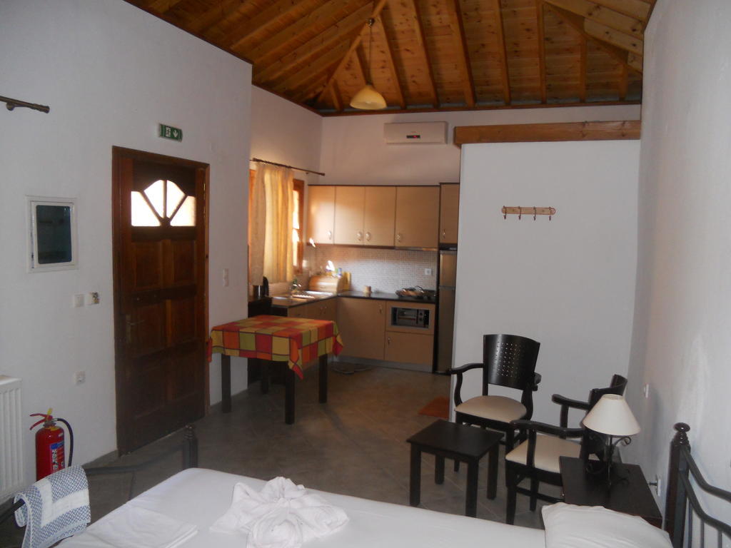 Nadia Apartments Míthimna Szoba fotó